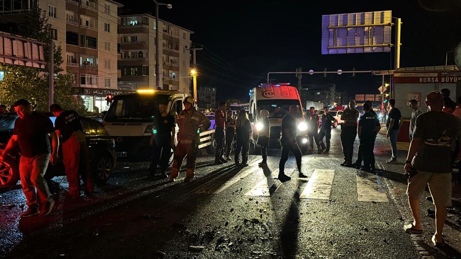 Kırmızı ışık ihlali sonucu korkutucu kaza: 1 ağır, 5 yaralı