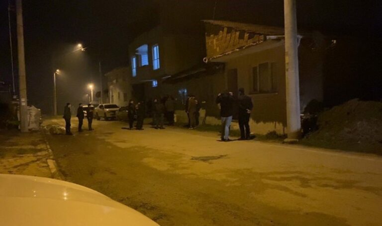 Kötü niyetli yangın şüphesi 2 çocuğu rehin aldı! 8 saatlik ikna çabaları – son dakikanın Trürkiye haberleri devam ediyor