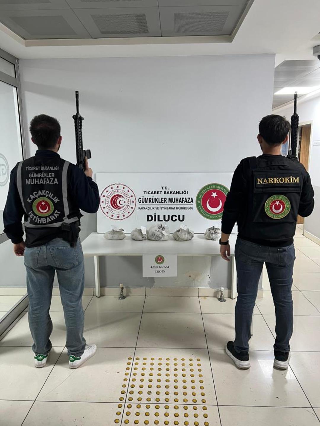 Gümrük Kapısında 4 Kilo 980 Gram Eroin Ele edildi 2 DILLU